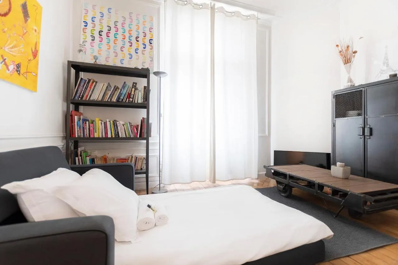 Guestready - Lovely Bright Flat With Private Patio Paris Frankrig
